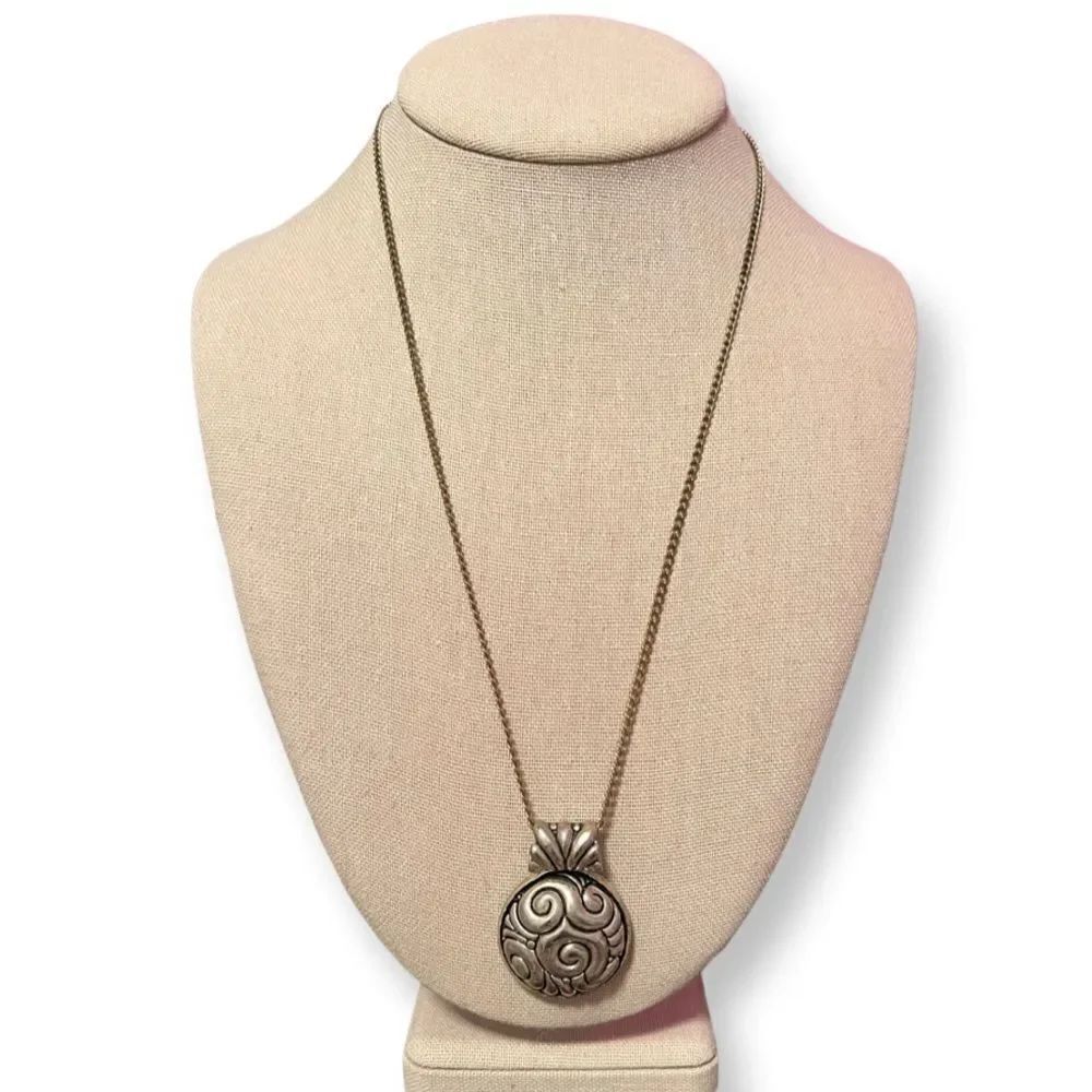 ⭐️3/$25⭐️ Silver around Pendant Necklace